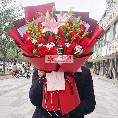 揭阳19朵红玫瑰百合，与你幸福前行
