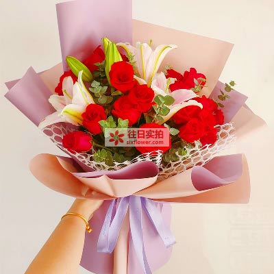 揭阳18朵红玫瑰百合，真情相守一生